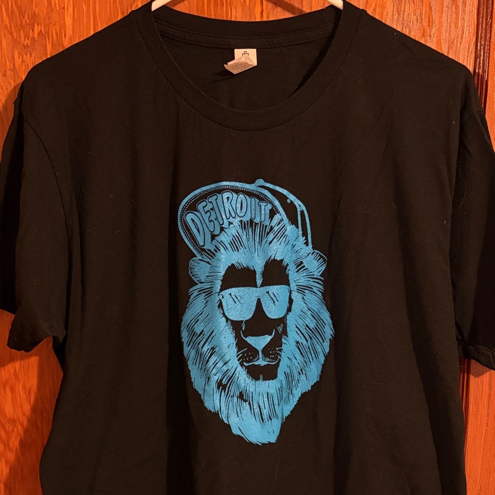 Detroit Lions L Black Graphic Tee